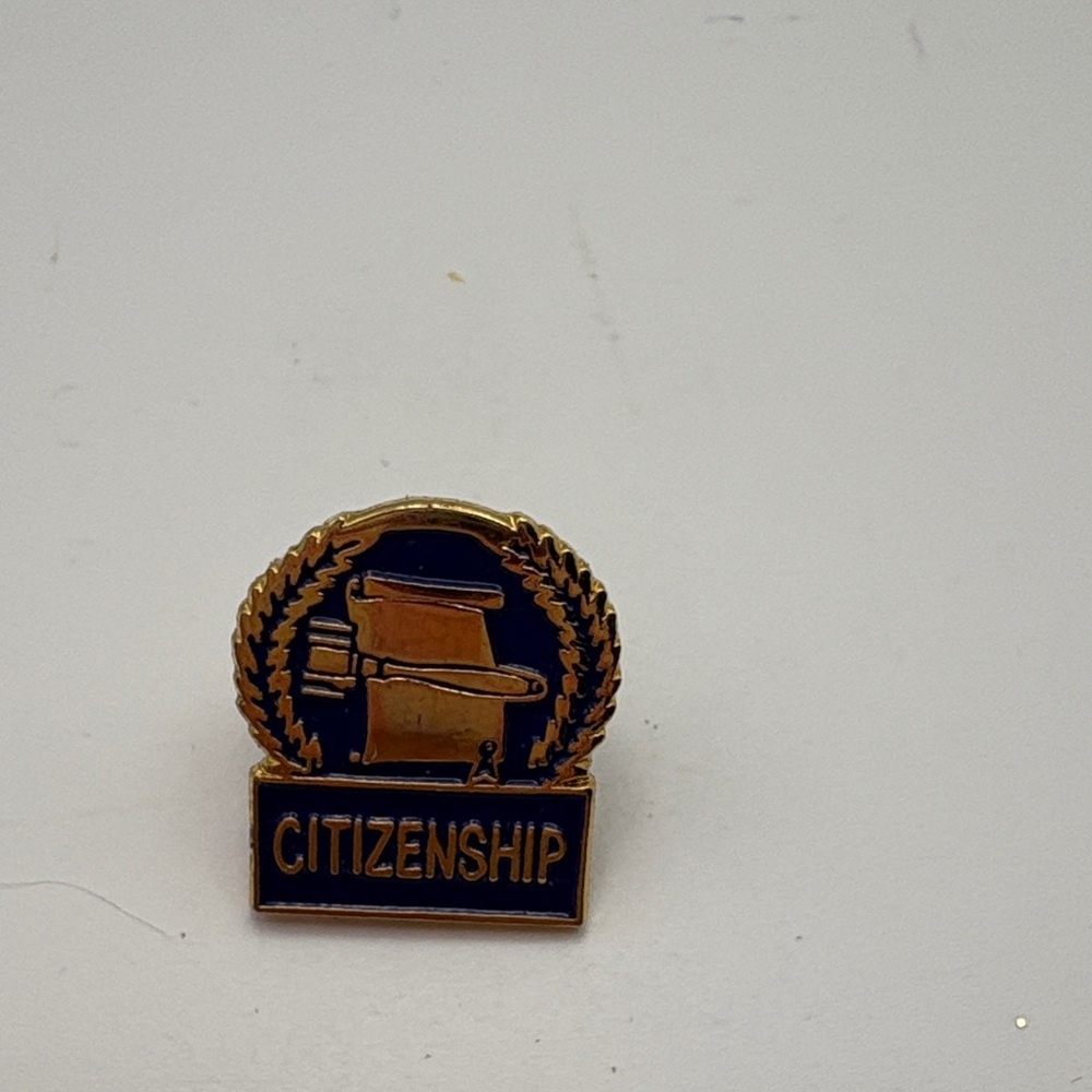 🏅 Vintage Citizenship Award Lapel Pin – Student Recognition Celebrate character